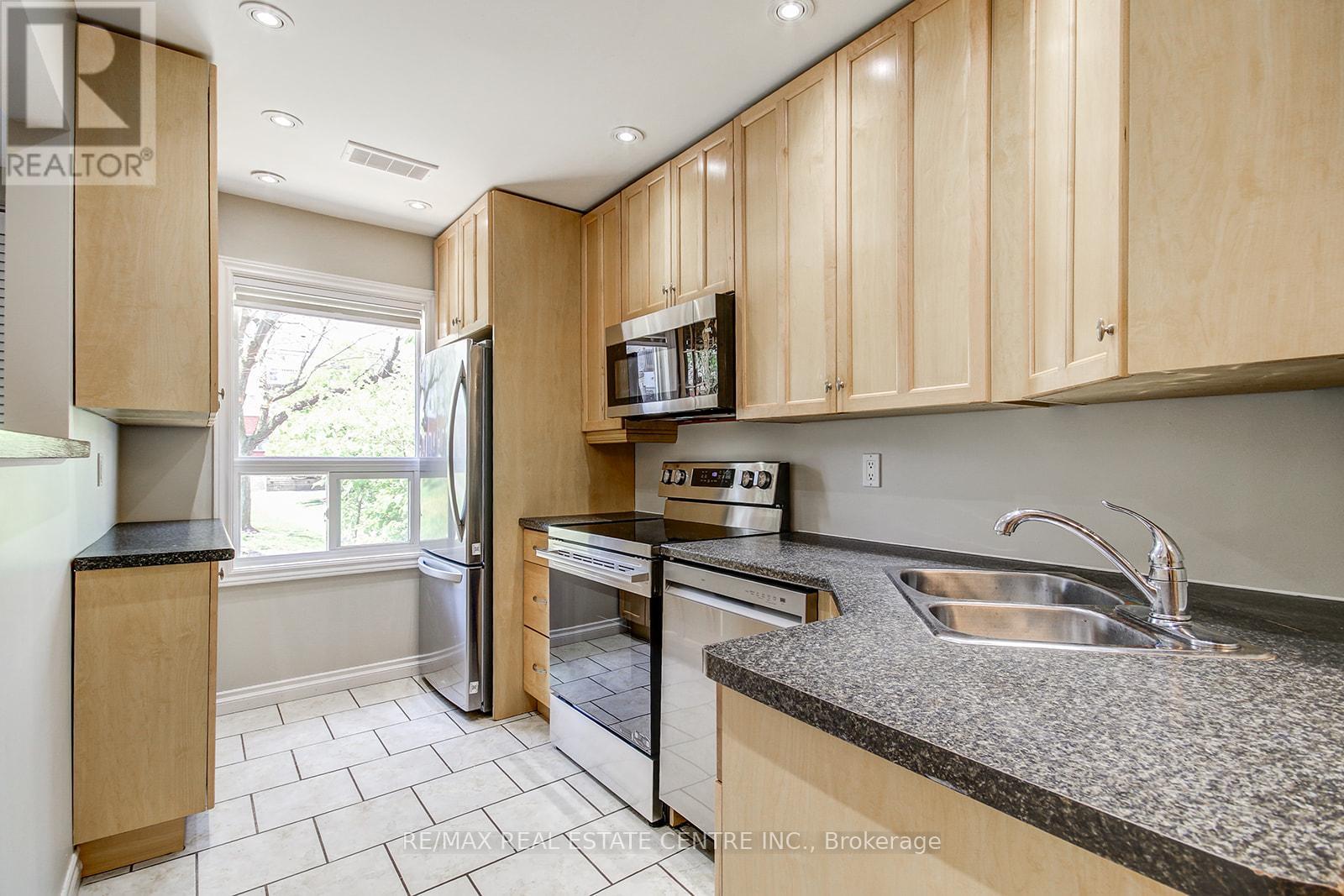 49 Wylie Circle E, Halton Hills, Ontario  L7G 5L9 - Photo 8 - W13153170