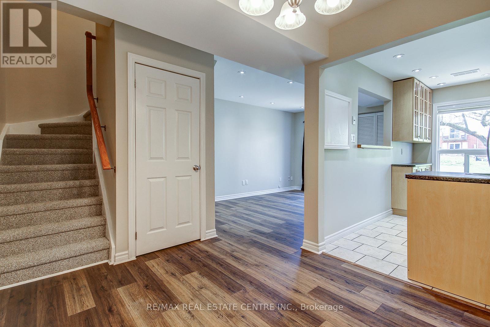 49 Wylie Circle E, Halton Hills, Ontario  L7G 5L9 - Photo 9 - W13153170