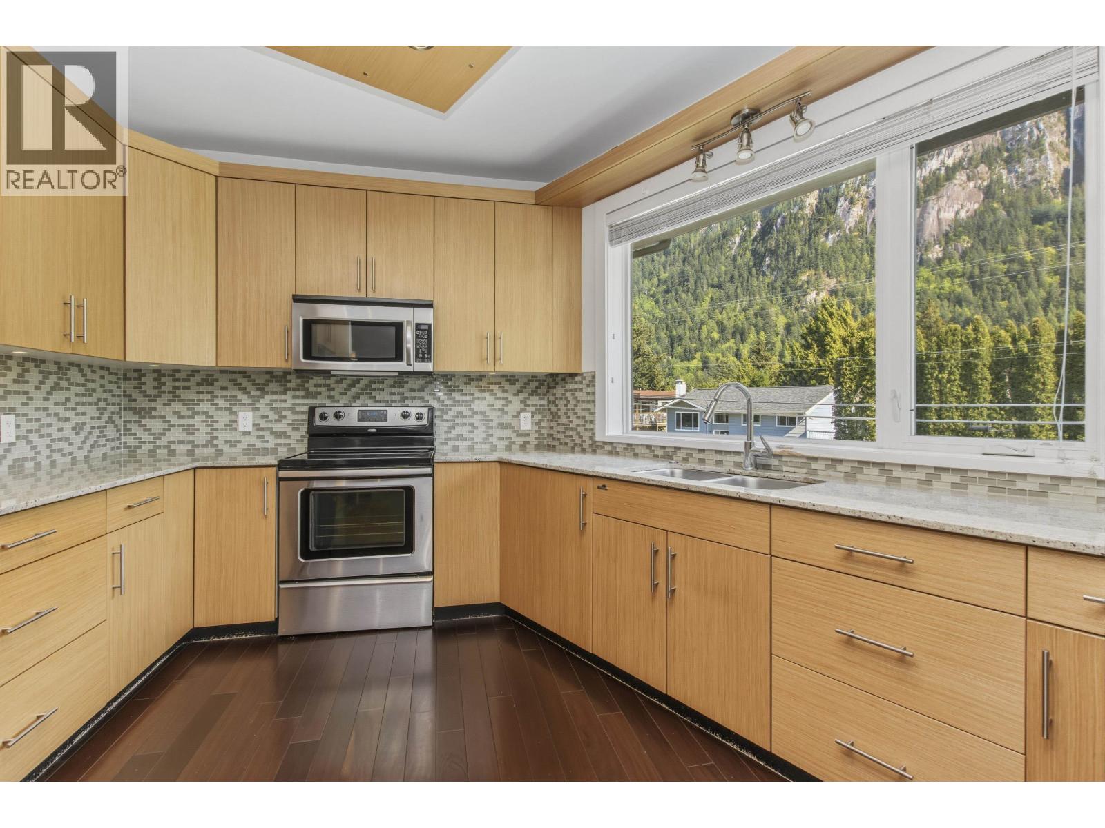 208 1909 Maple Drive, Squamish, British Columbia  V8B 0T1 - Photo 7 - R3121577