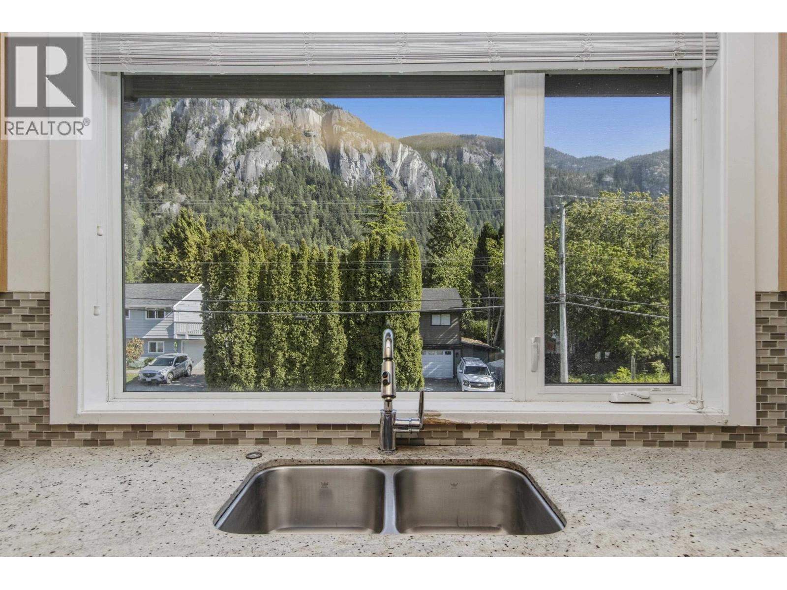 208 1909 Maple Drive, Squamish, British Columbia  V8B 0T1 - Photo 8 - R3121577