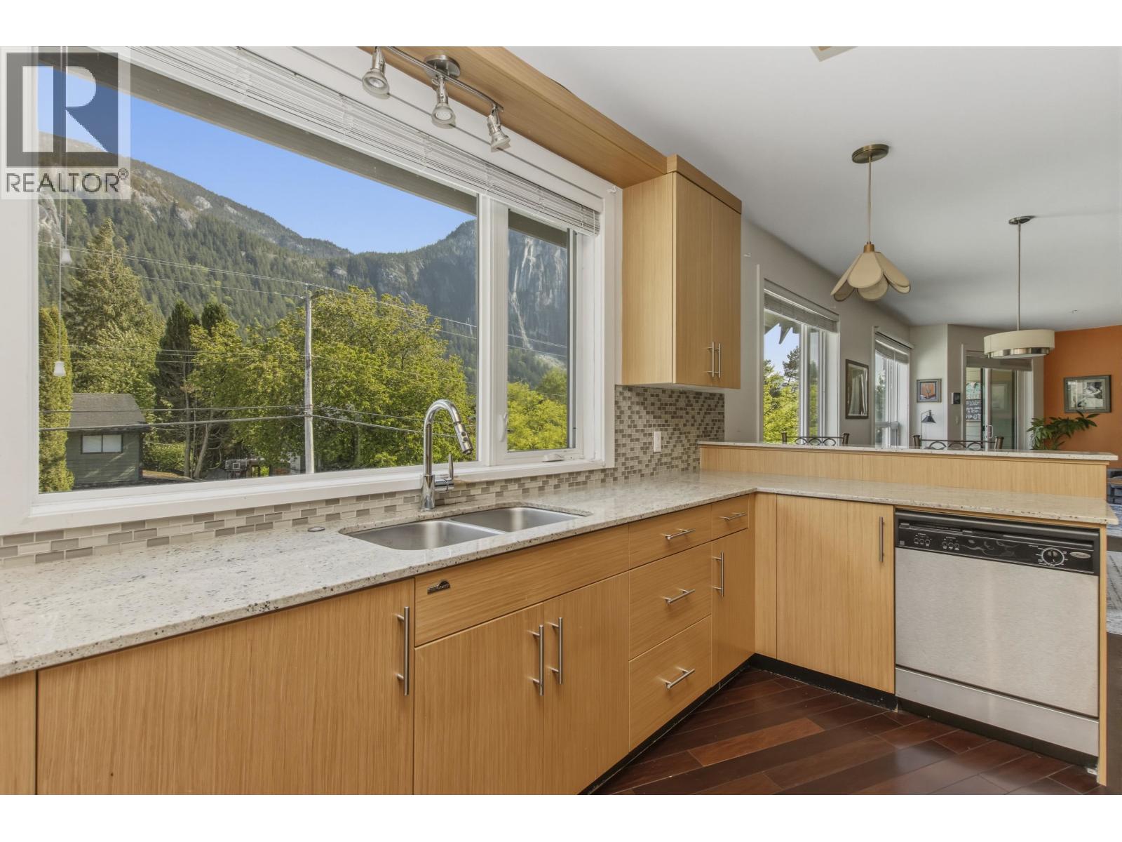 208 1909 Maple Drive, Squamish, British Columbia  V8B 0T1 - Photo 9 - R3121577