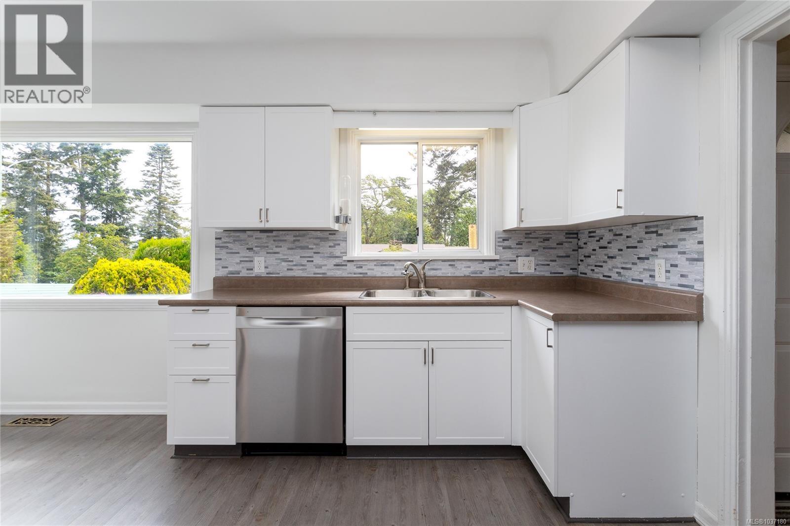 1 752 Lampson St, Esquimalt, British Columbia  V9A 6A6 - Photo 17 - 1037180