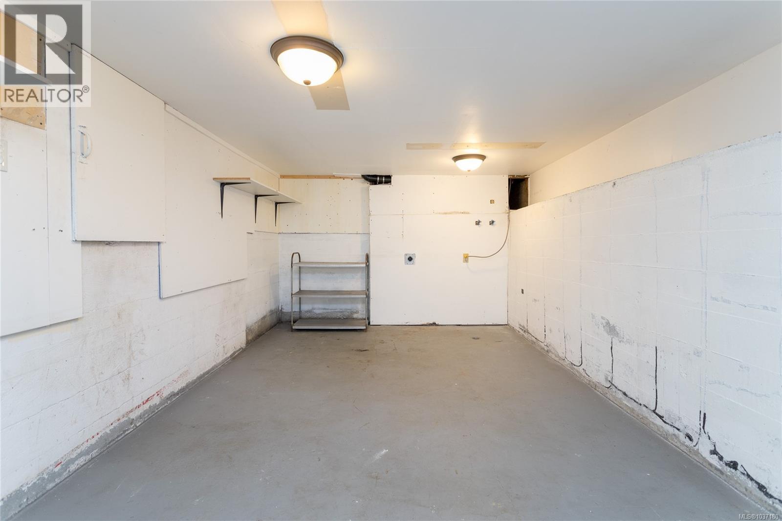1 752 Lampson St, Esquimalt, British Columbia  V9A 6A6 - Photo 30 - 1037180