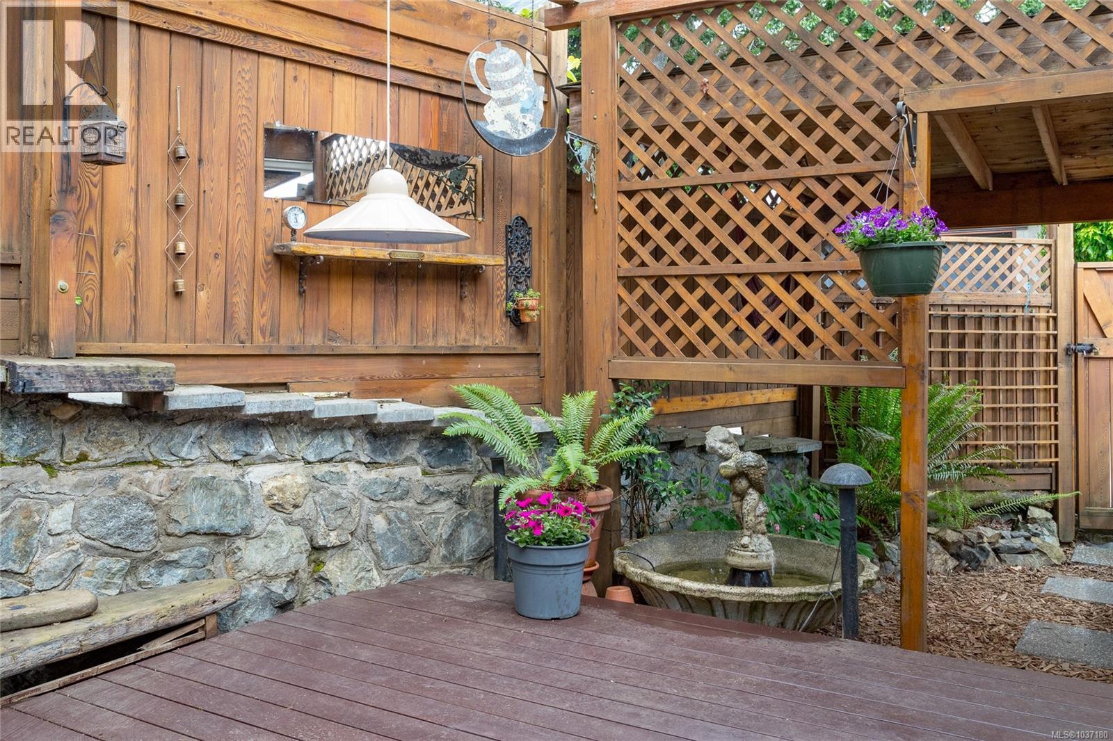 1 752 Lampson St, Esquimalt, British Columbia  V9A 6A6 - Photo 36 - 1037180