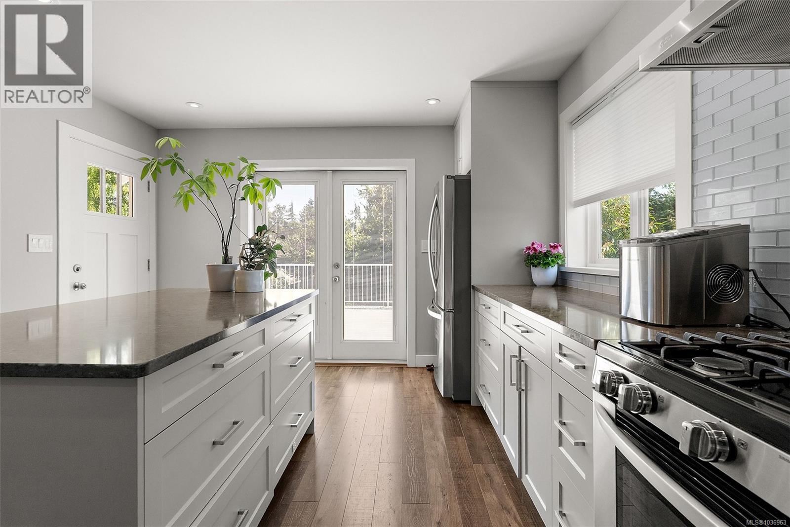 2855 Inez Dr, Saanich, British Columbia  V9A 2J2 - Photo 6 - 1036963