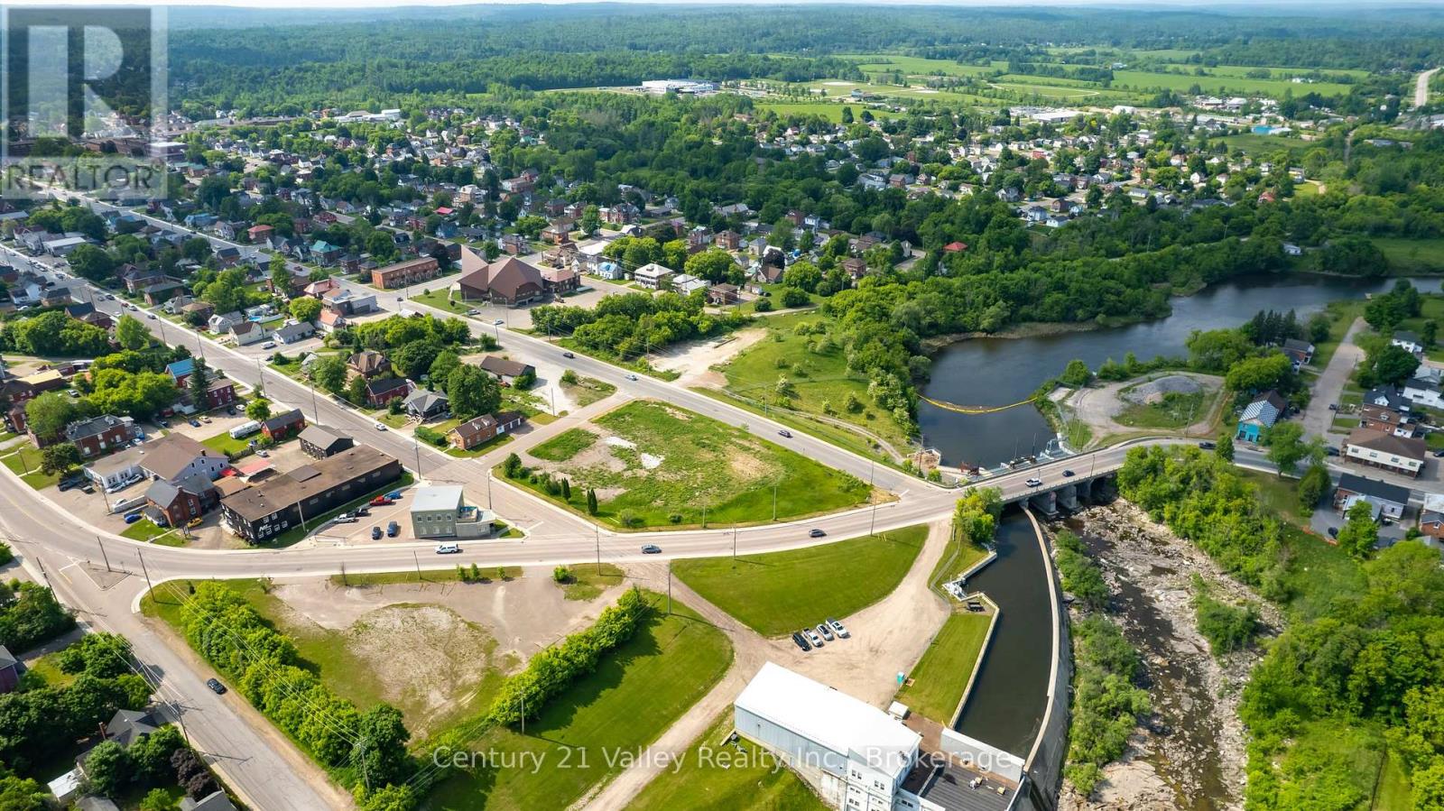 20 Bridge Street, Renfrew, Ontario  K7V 3R2 - Photo 2 - X12775966