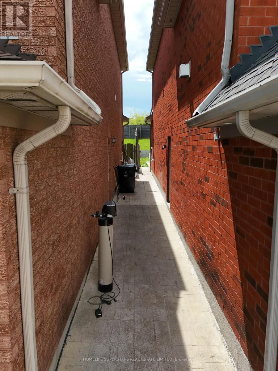 251 Queenslea Avenue, Toronto, Ontario  M9N 3X4 - Photo 30 - W13148892