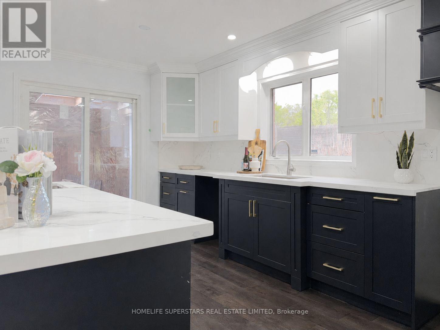251 Queenslea Avenue, Toronto, Ontario  M9N 3X4 - Photo 5 - W13148892