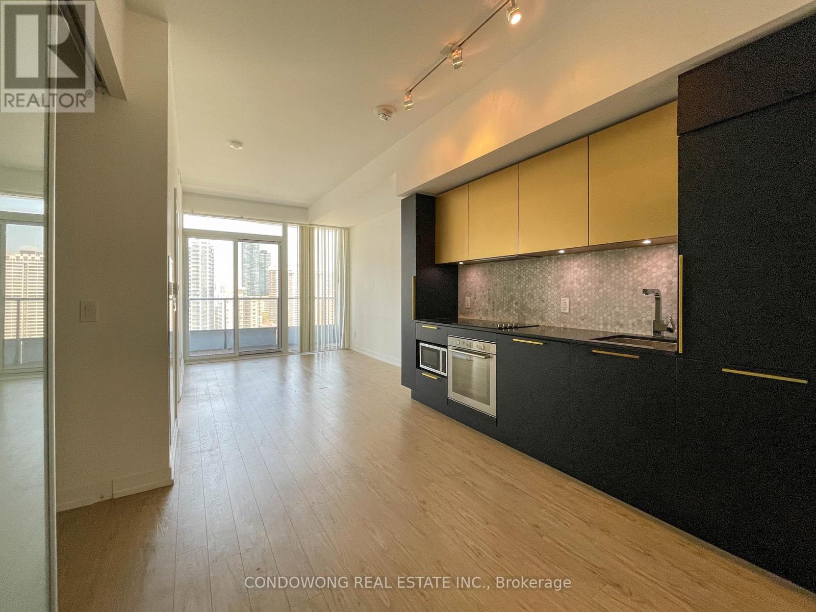 2210 - 85 WOOD STREET, Toronto, Ontario