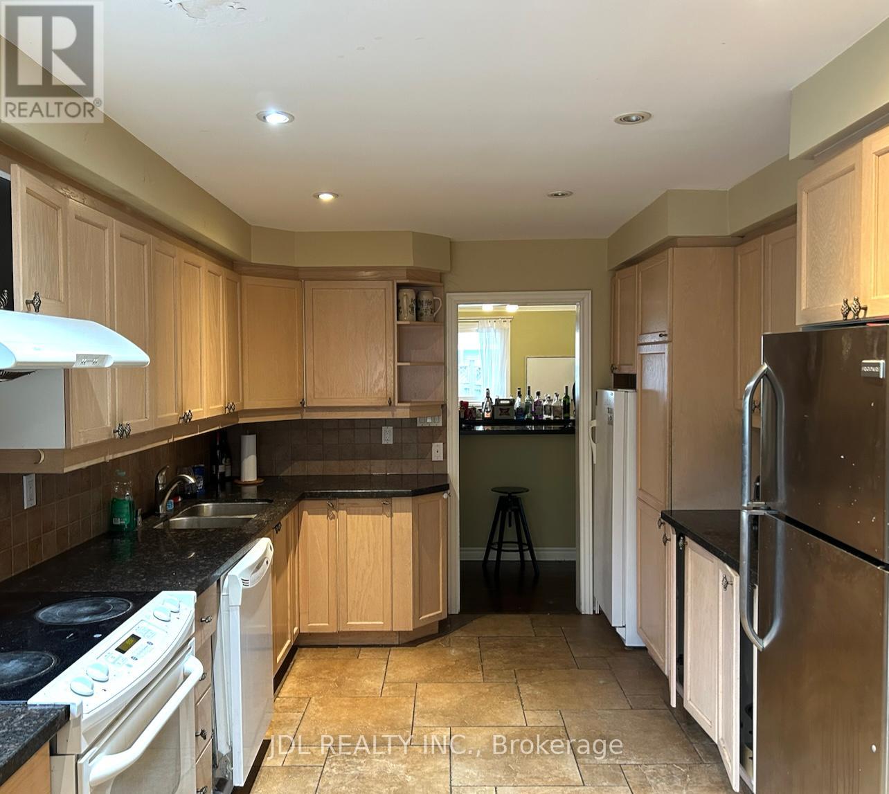 Main Floor - 23 Pineway Blvd Boulevard, Toronto, Ontario  M2H 1A3 - Photo 5 - C13132086