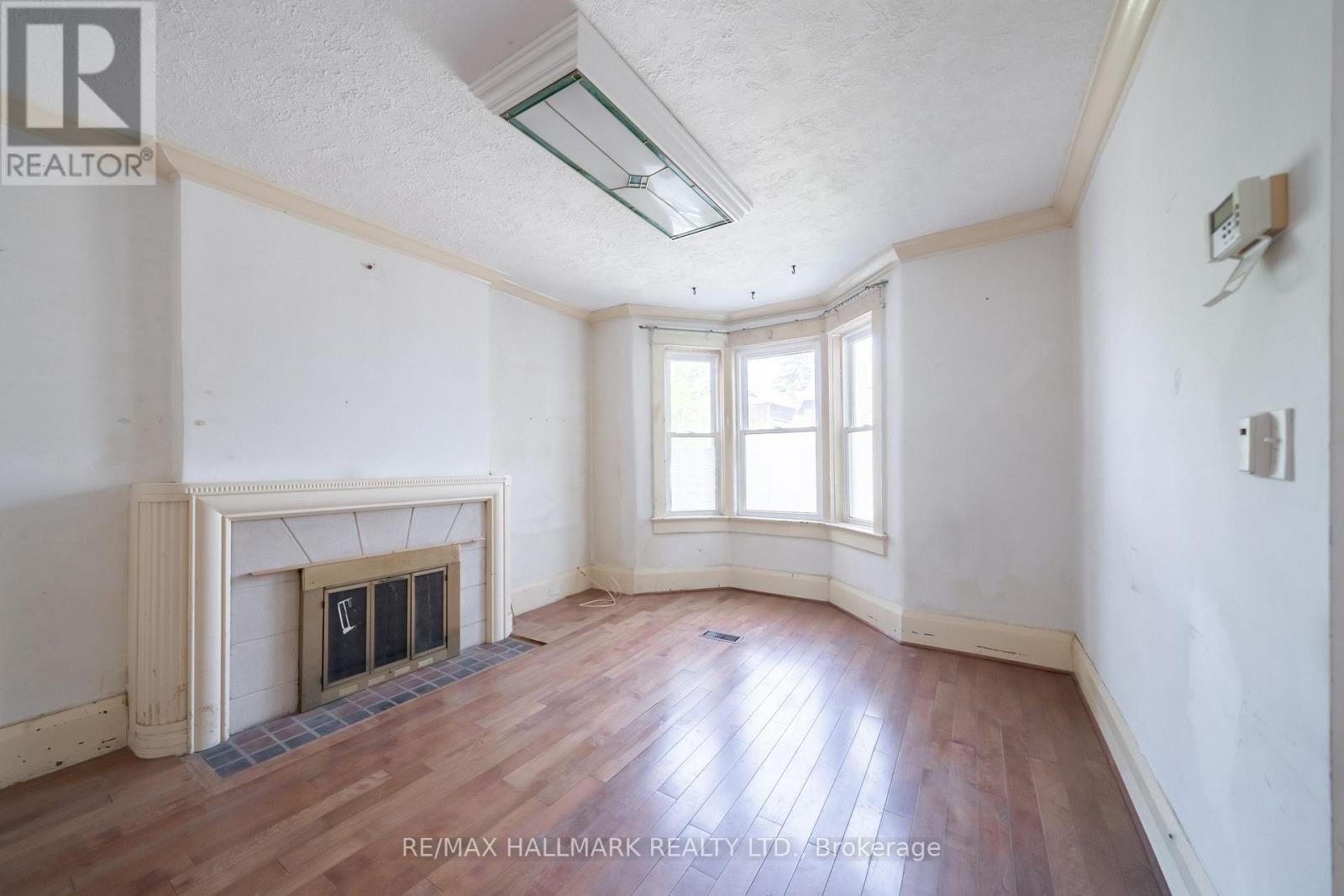 31 Gates Avenue, Toronto, Ontario  M4C 1T1 - Photo 5 - E13153222