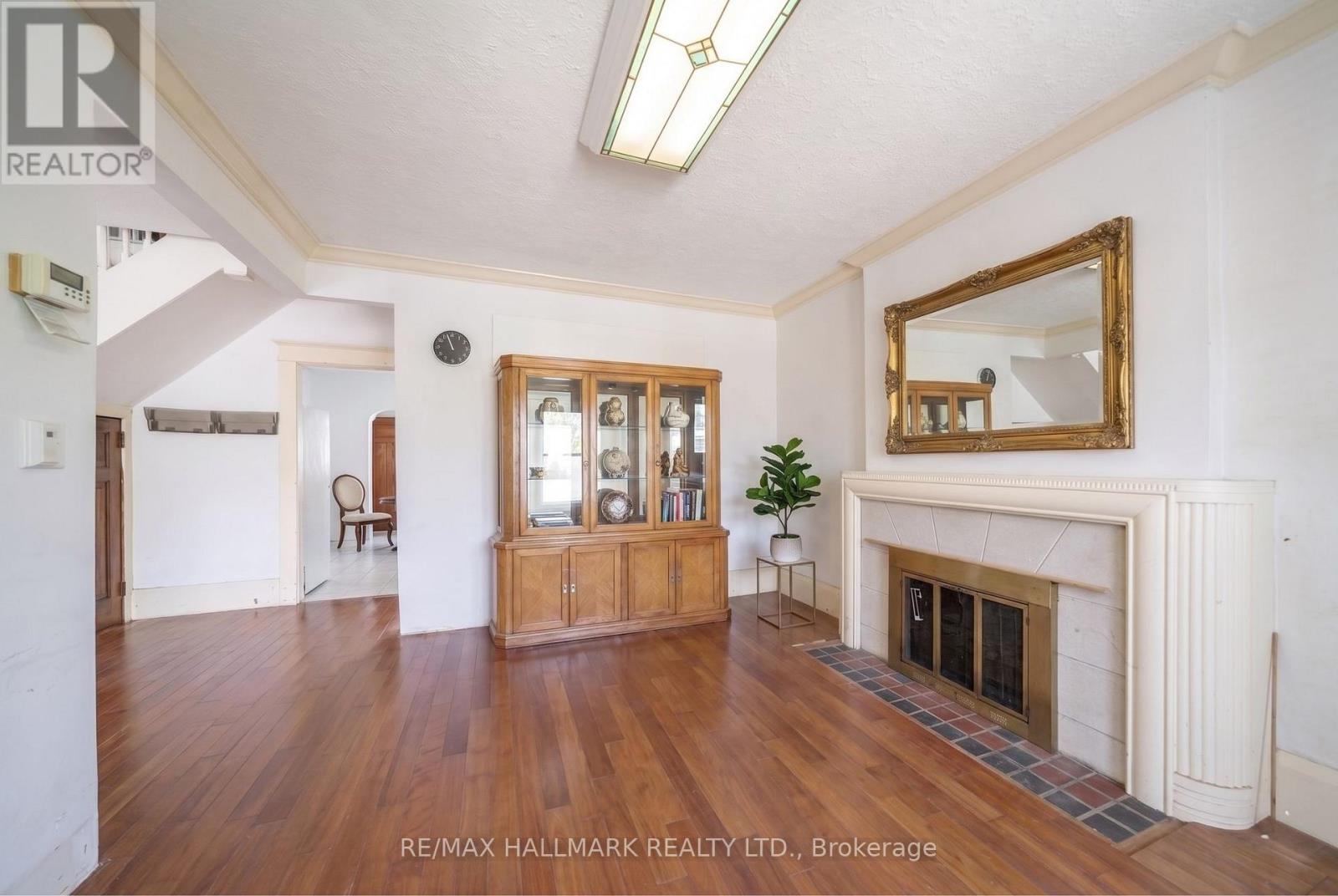 31 Gates Avenue, Toronto, Ontario  M4C 1T1 - Photo 6 - E13153222