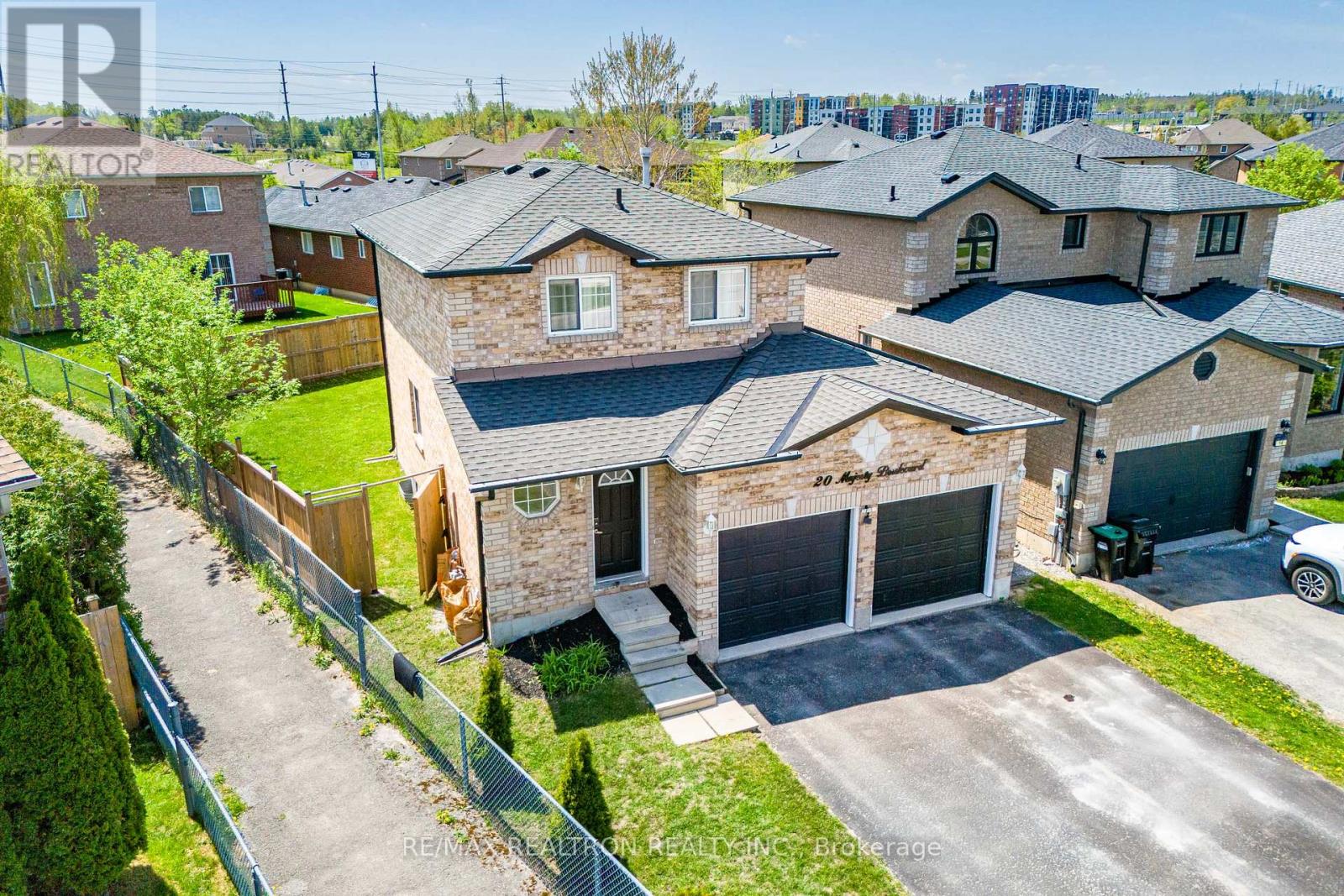 20 Majesty Boulevard, Barrie, Ontario  L4M 7K3 - Photo 2 - S13153262