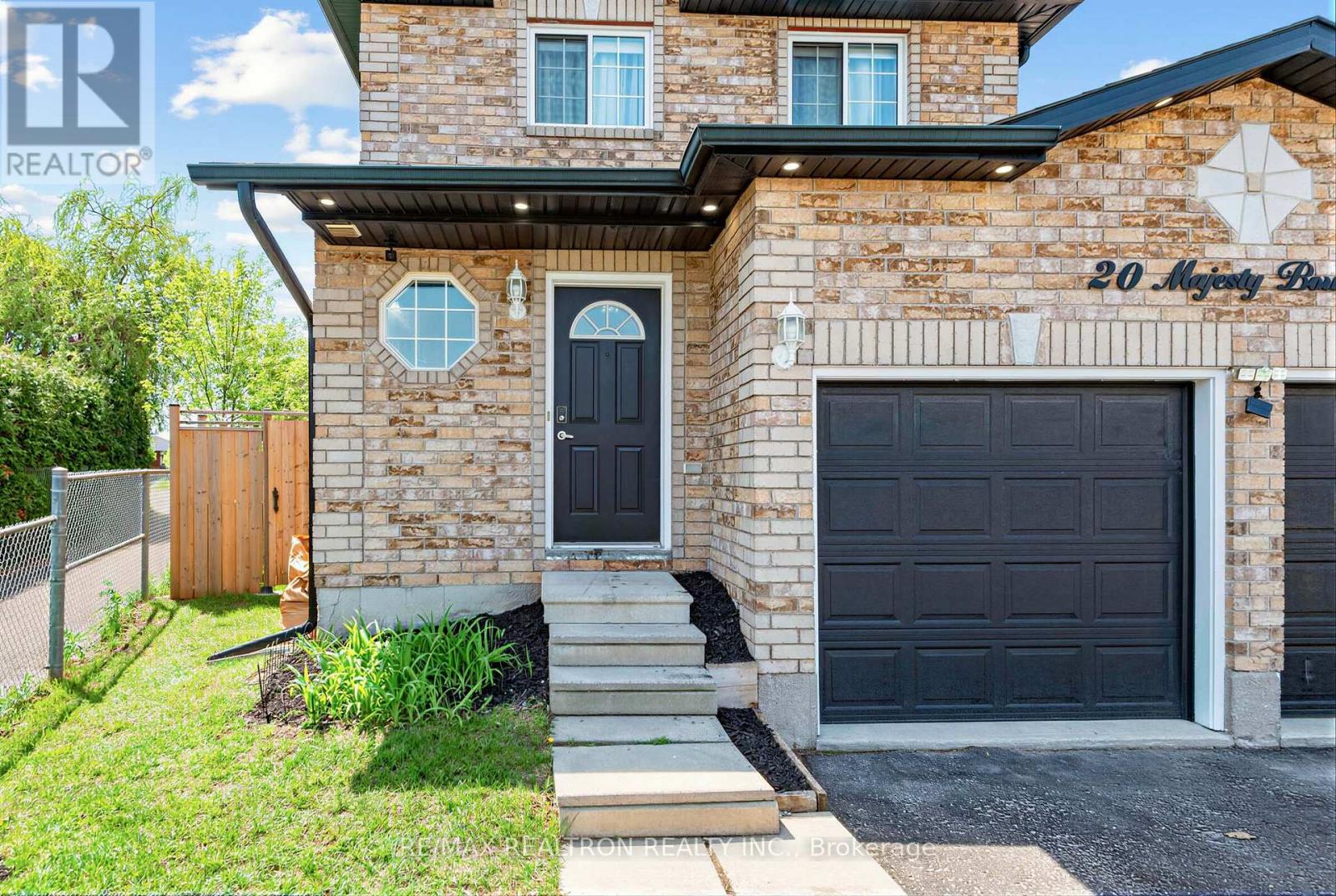20 Majesty Boulevard, Barrie, Ontario  L4M 7K3 - Photo 3 - S13153262