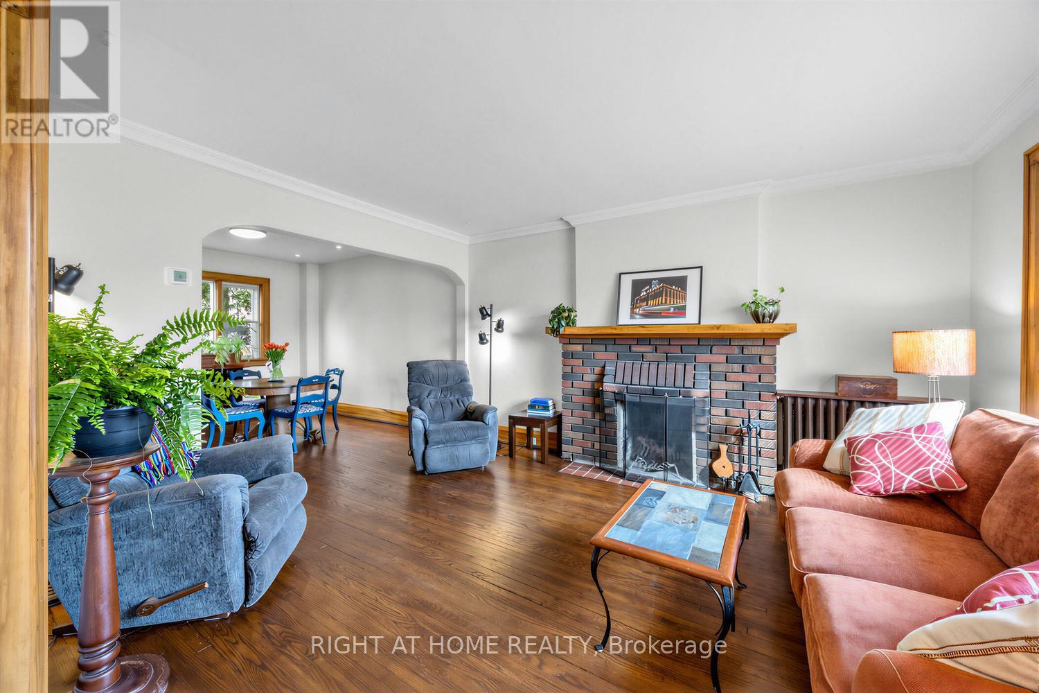 26 Maryland Boulevard, Toronto, Ontario  M4C 5C9 - Photo 4 - E13120628