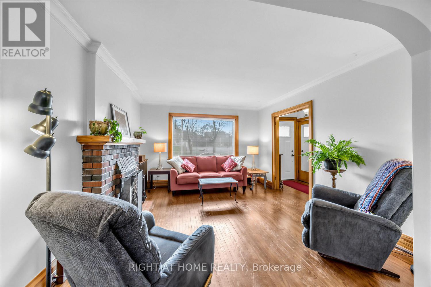 26 Maryland Boulevard, Toronto, Ontario  M4C 5C9 - Photo 3 - E13120628