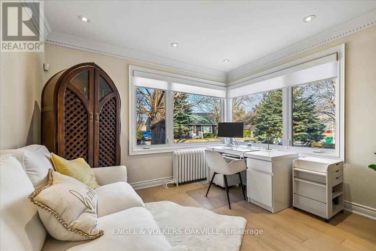 38 John Street S, Mississauga, Ontario  L5H 2E6 - Photo 4 - W13029336