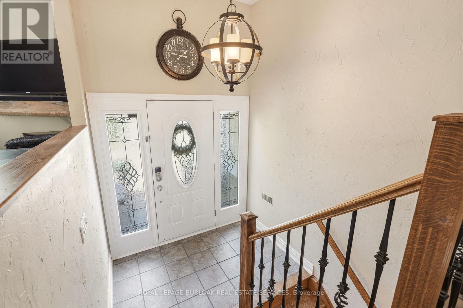 2207 Jester Court, Burlington, Ontario  L7P 3E8 - Photo 5 - W13153294