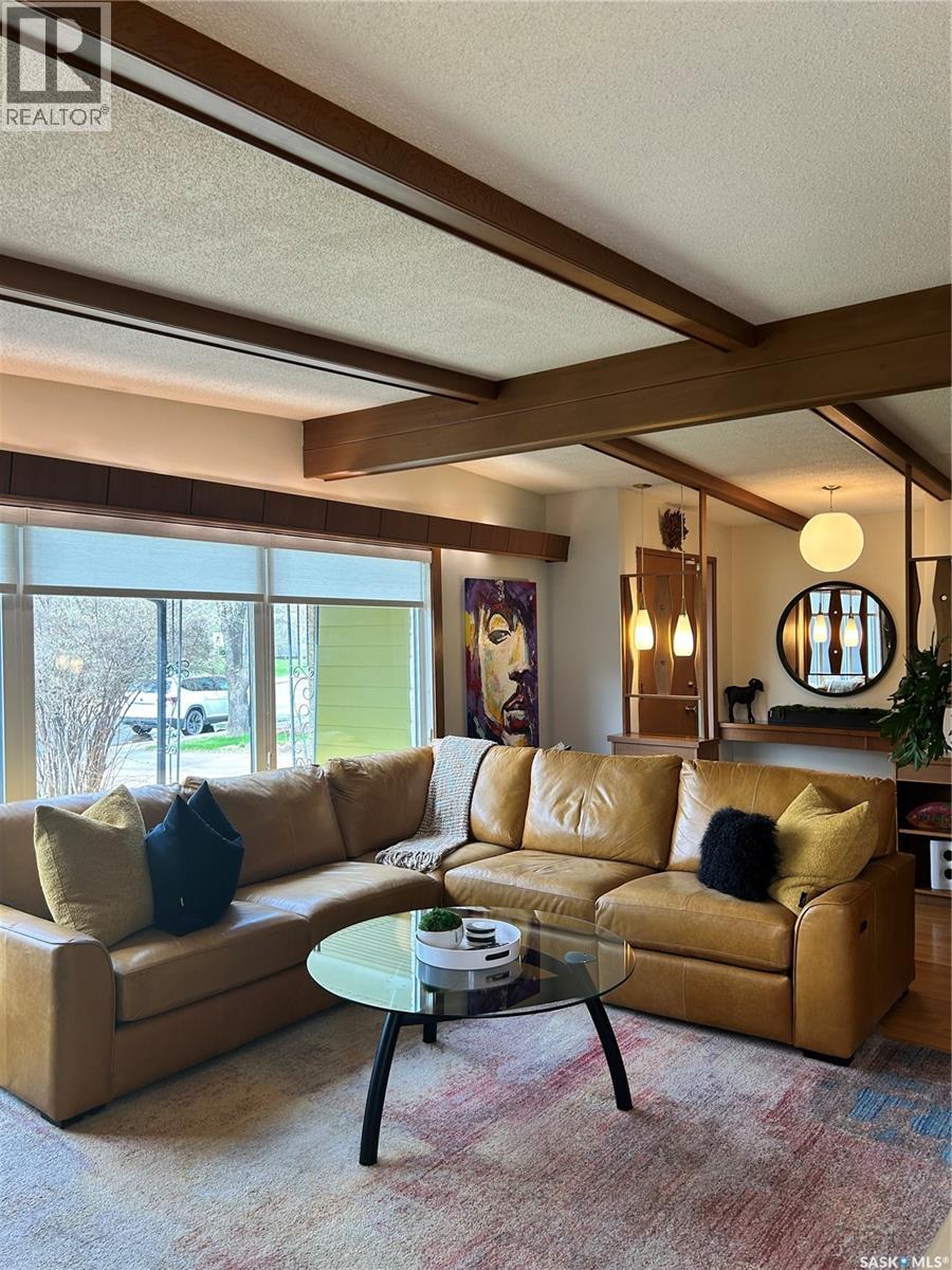 30 Cambridge CRESCENT, Saskatoon, Saskatchewan