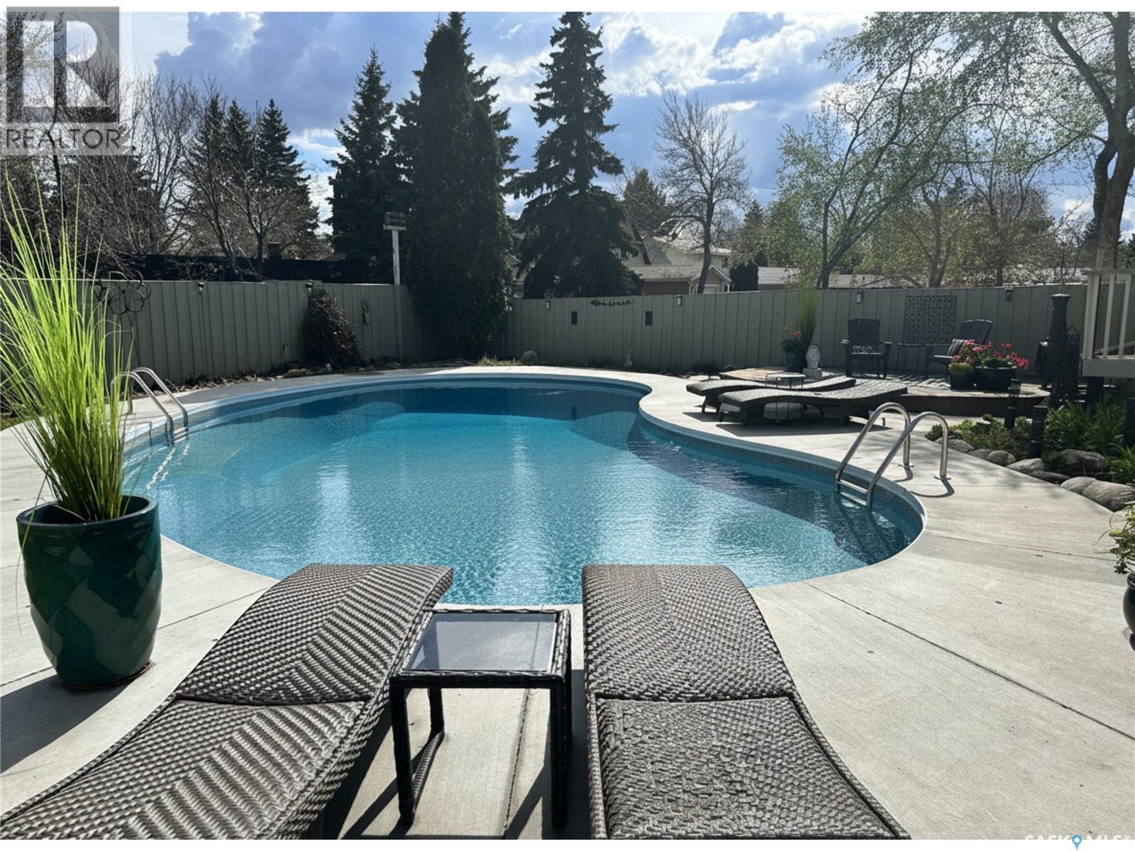 30 Cambridge Crescent, Saskatoon, Saskatchewan  S7H 3P8 - Photo 2 - SK036646