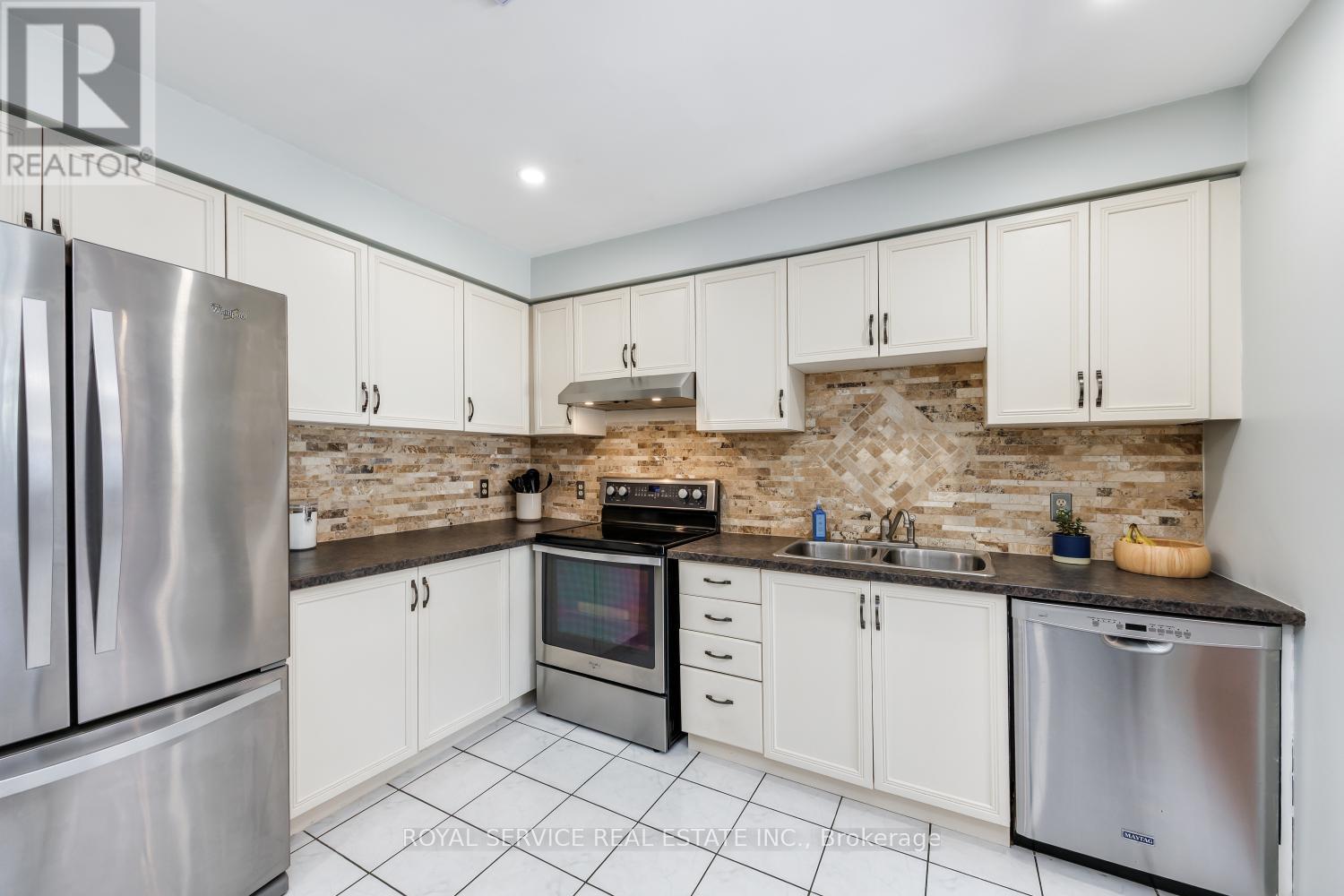 54 Galbraith Court, Clarington, Ontario  L1C 4P6 - Photo 6 - E13153444