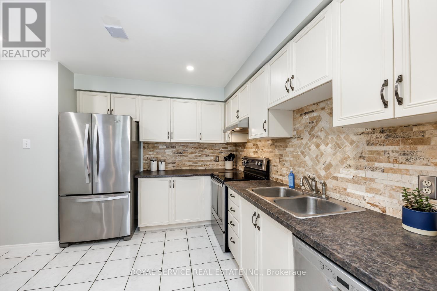 54 Galbraith Court, Clarington, Ontario  L1C 4P6 - Photo 7 - E13153444