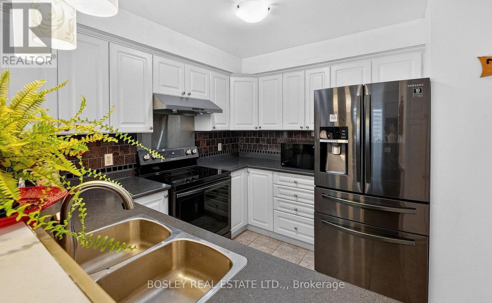 10 - 6263 Valley Way, Niagara Falls, Ontario  L2E 0A1 - Photo 4 - X13151298