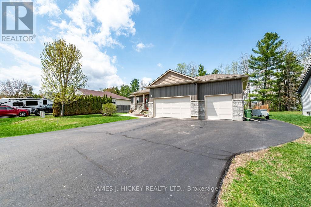 5 Nick Street, Petawawa, Ontario  K8H 0B7 - Photo 2 - X13153436