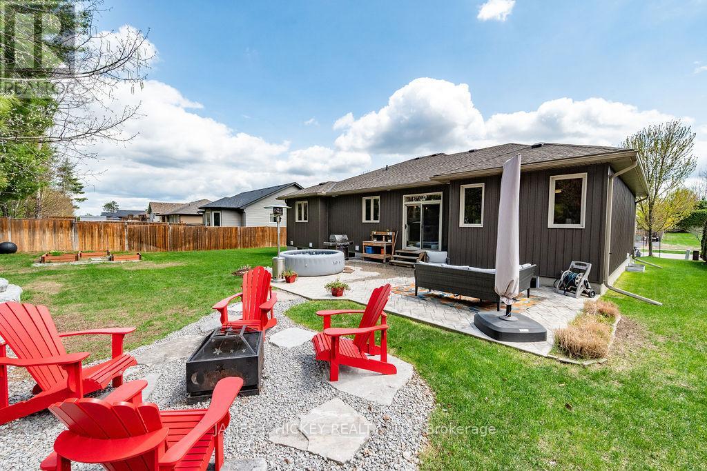 5 Nick Street, Petawawa, Ontario  K8H 0B7 - Photo 9 - X13153436