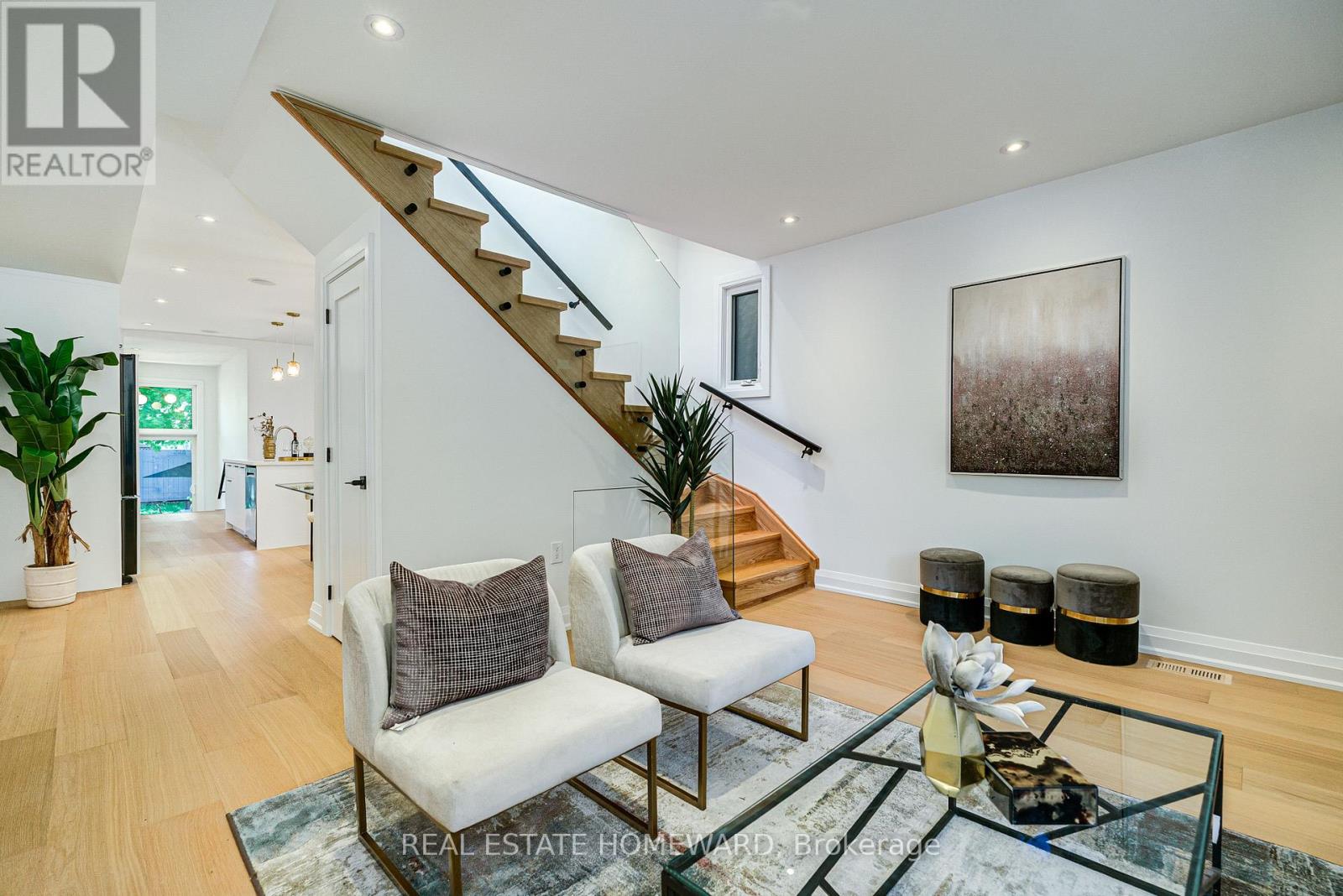 28 Richard Avenue, Toronto, Ontario  M4L 1W9 - Photo 11 - E13153454
