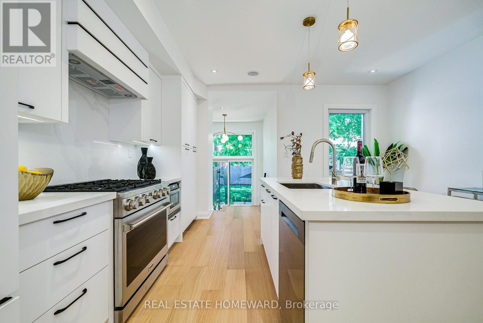 28 Richard Avenue, Toronto, Ontario  M4L 1W9 - Photo 16 - E13153454