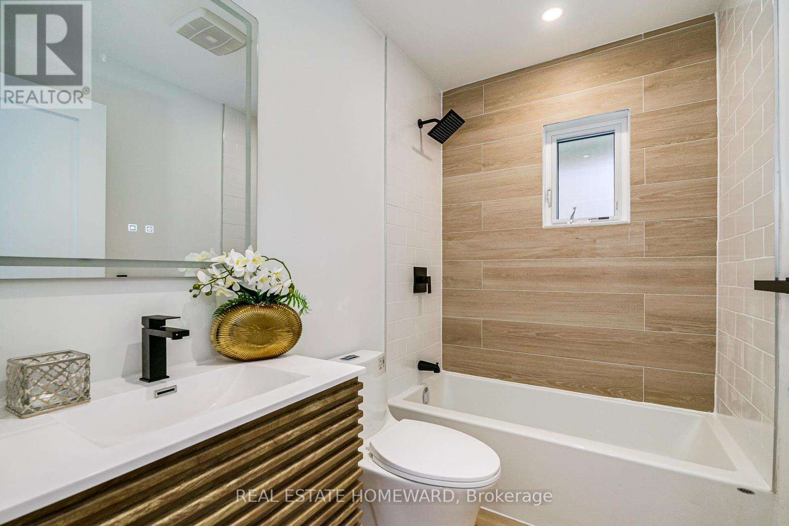 28 Richard Avenue, Toronto, Ontario  M4L 1W9 - Photo 23 - E13153454