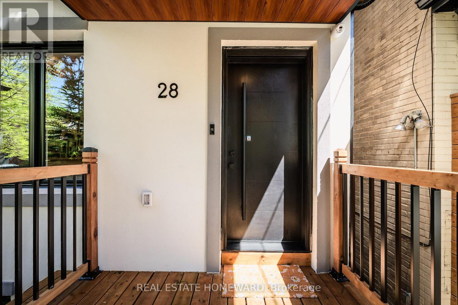 28 Richard Avenue, Toronto, Ontario  M4L 1W9 - Photo 6 - E13153454