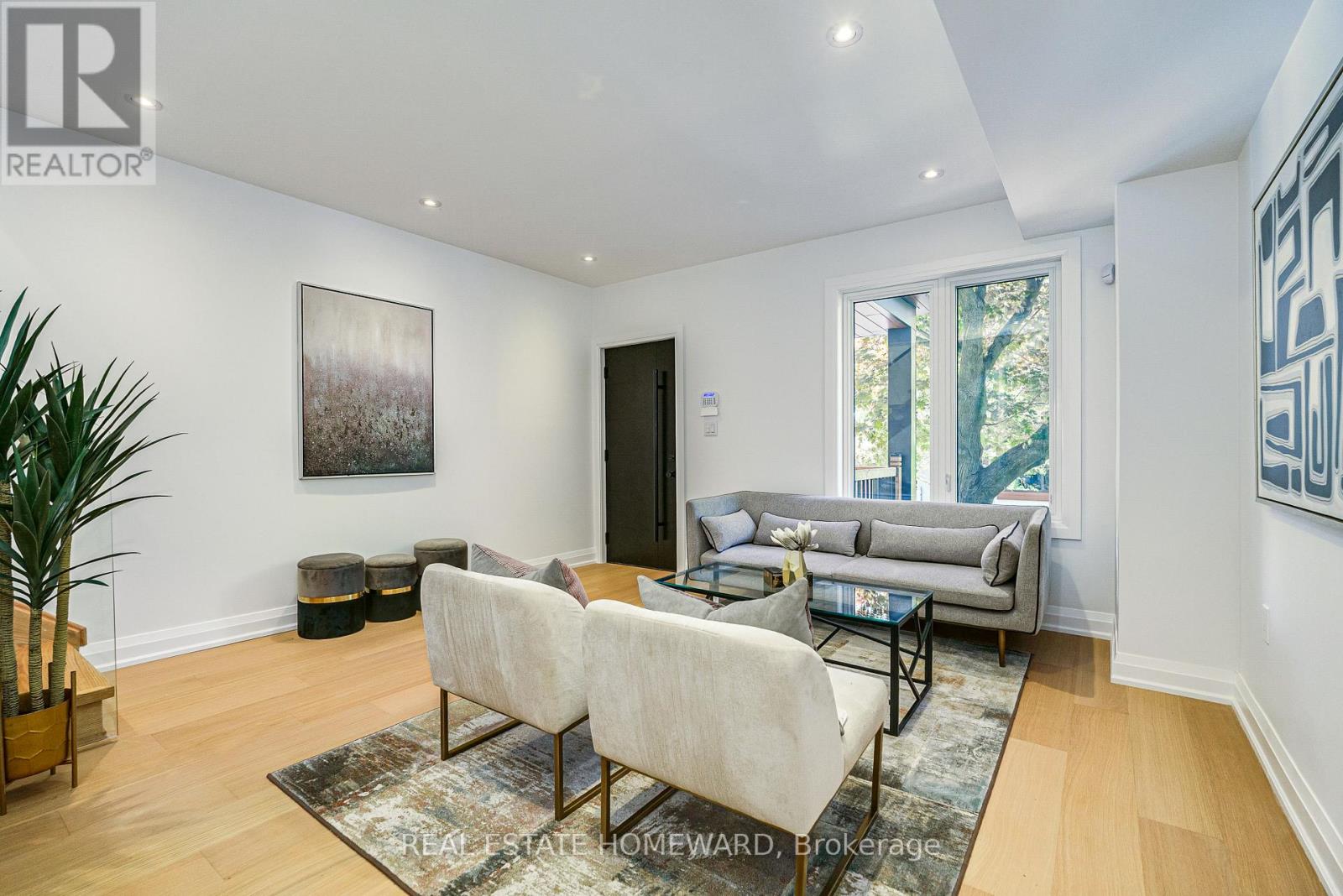 28 Richard Avenue, Toronto, Ontario  M4L 1W9 - Photo 9 - E13153454