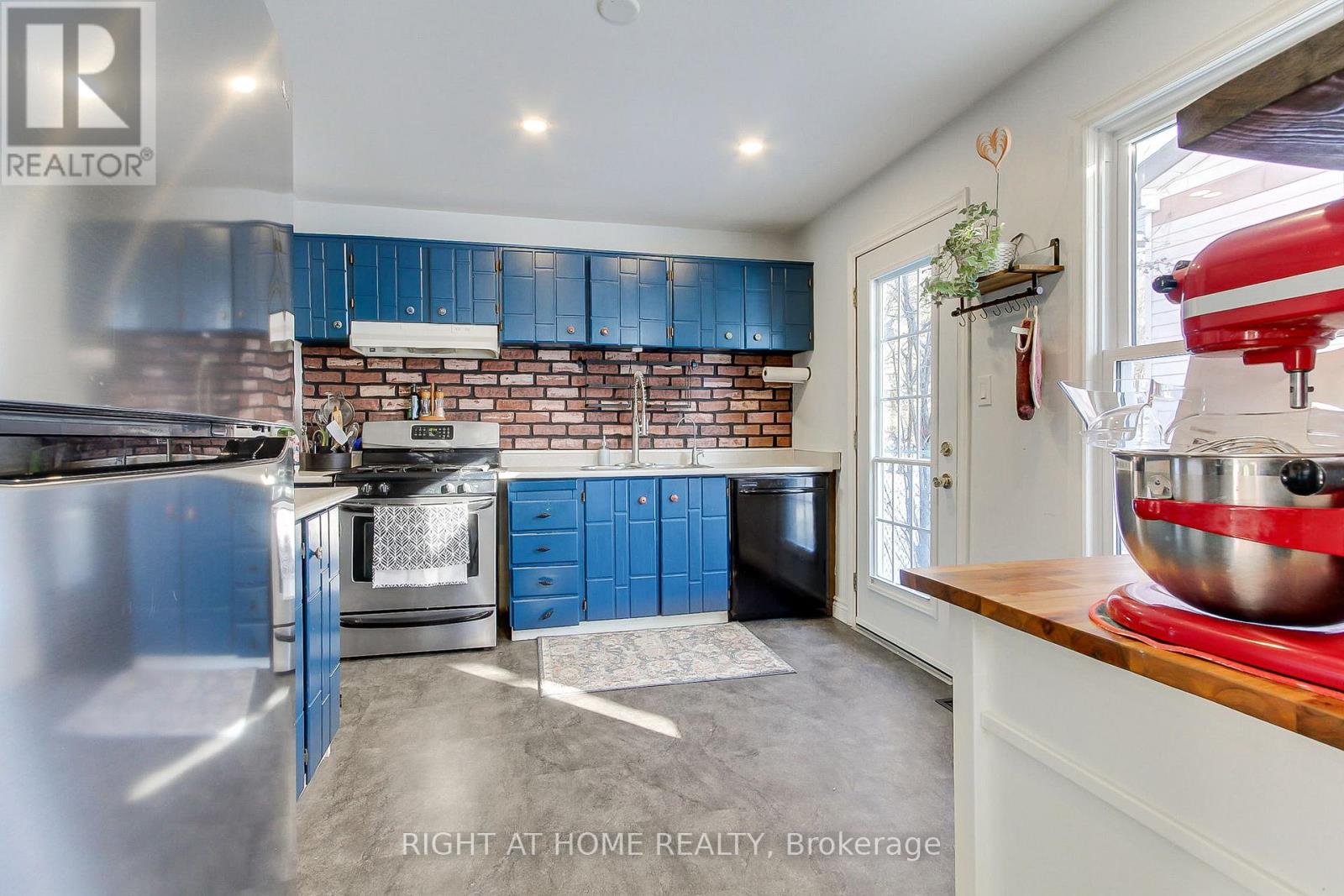 853 Magnolia Avenue, Newmarket, Ontario  L3Y 5H5 - Photo 16 - N13153466