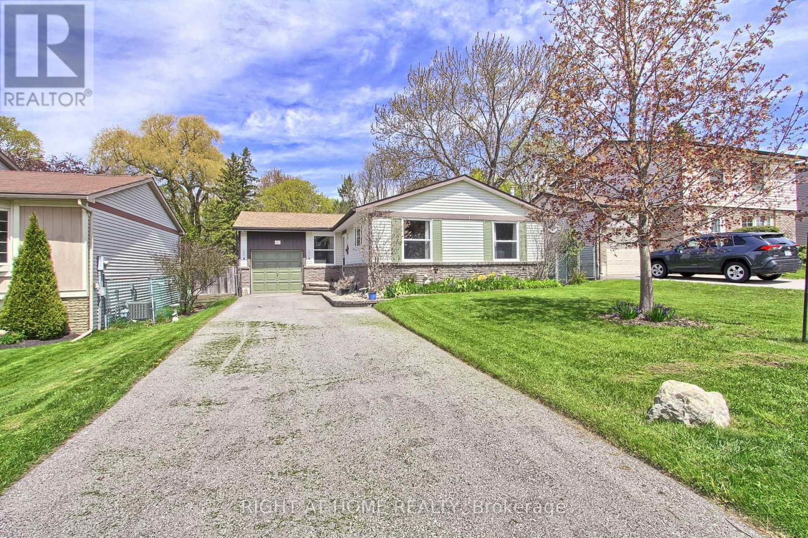 853 Magnolia Avenue, Newmarket, Ontario  L3Y 5H5 - Photo 4 - N13153466
