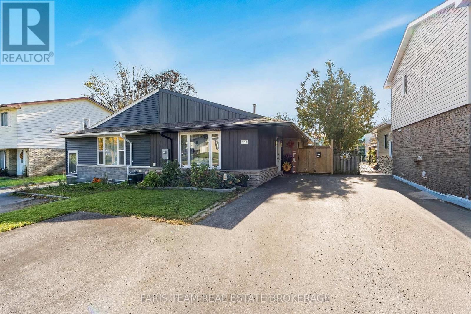 109 Daphne Crescent, Barrie, Ontario  L4M 2Y7 - Photo 3 - S13153416