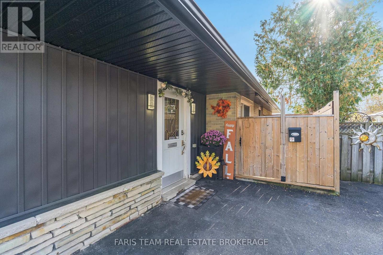 109 Daphne Crescent, Barrie, Ontario  L4M 2Y7 - Photo 4 - S13153416