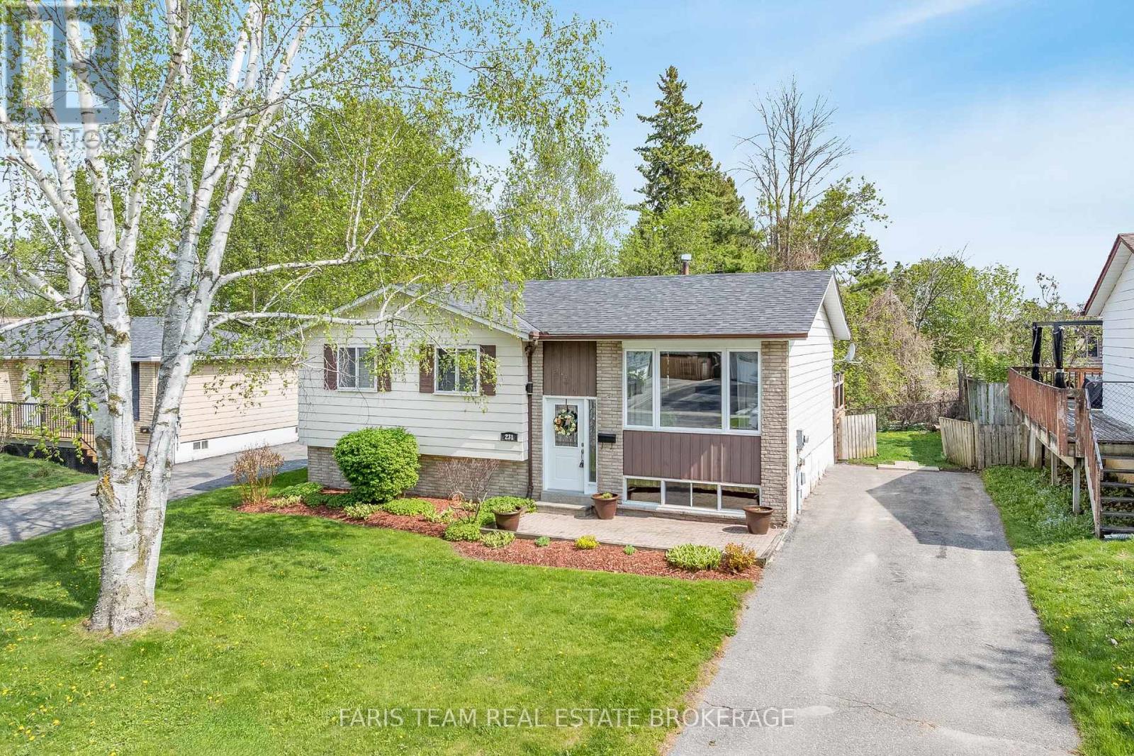 231 Chaingate Drive, Midland, Ontario  L4R 4S4 - Photo 1 - S13153440