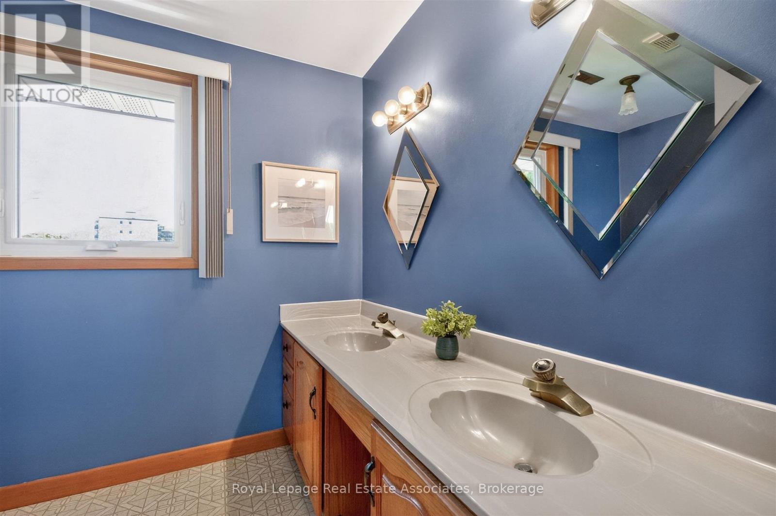 2072 Sava Crescent, Mississauga, Ontario  L5A 1E1 - Photo 28 - W13153402