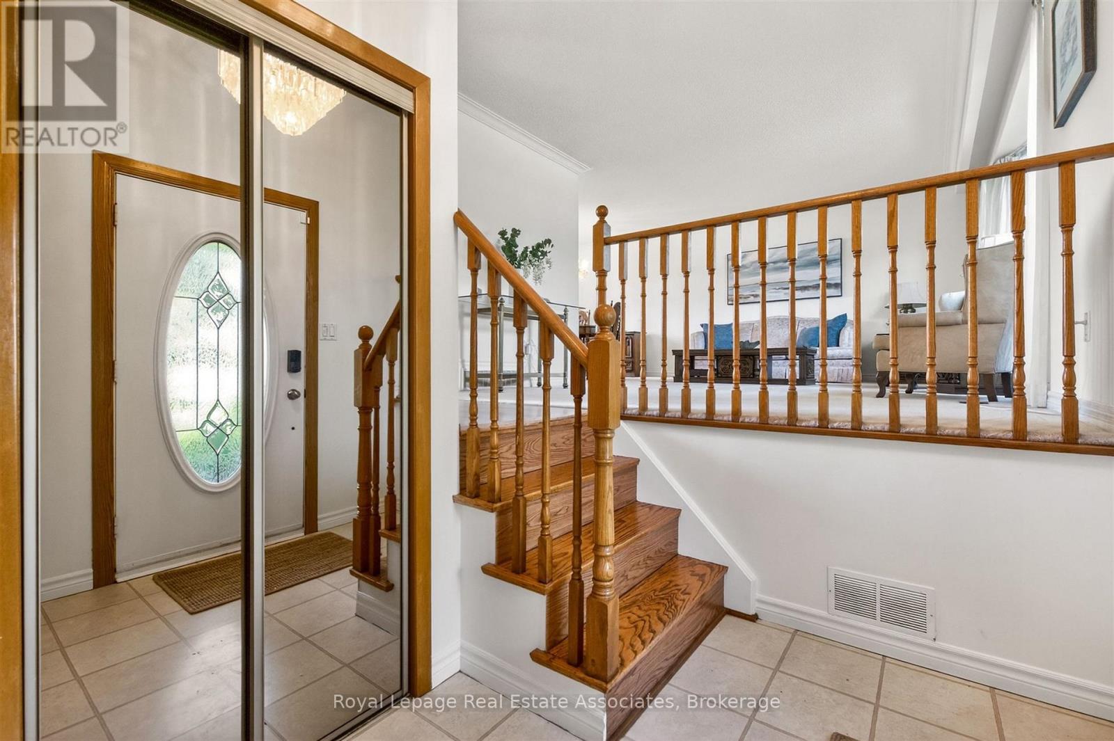 2072 Sava Crescent, Mississauga, Ontario  L5A 1E1 - Photo 4 - W13153402