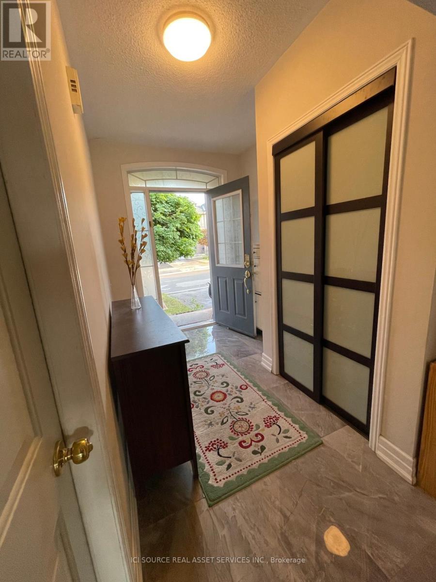 63c View Green Crescent, Toronto, Ontario  M9W 7E1 - Photo 5 - W13153458