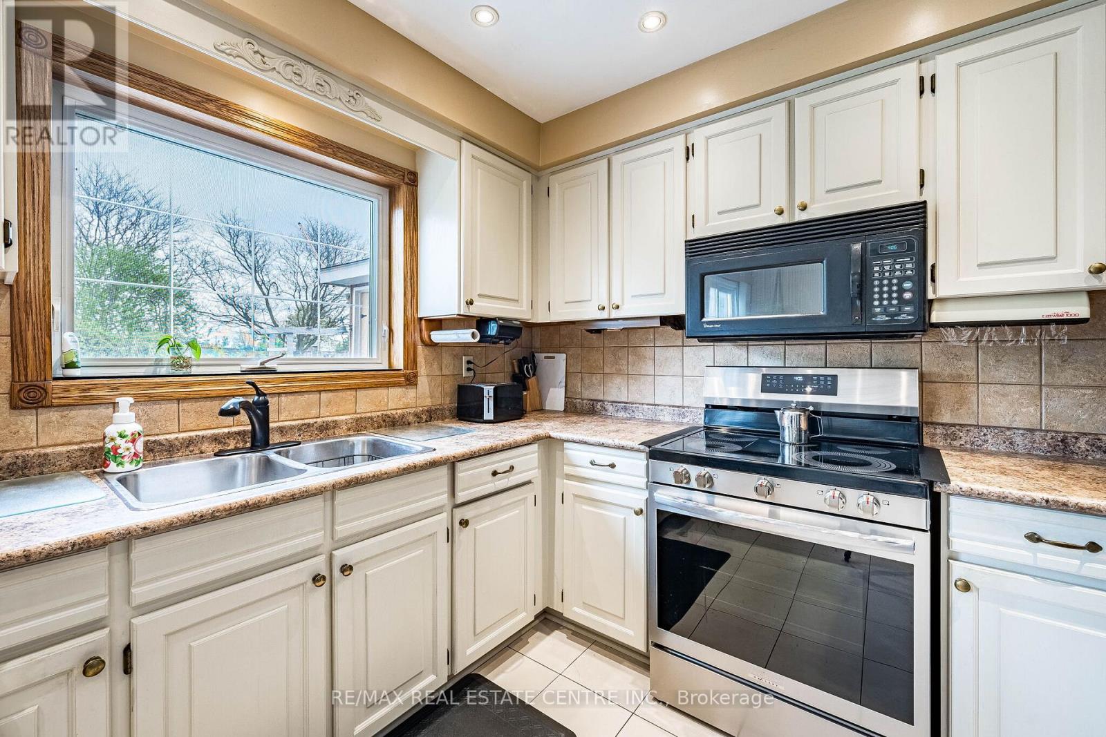 19 Mossbank Drive, Brampton, Ontario  L6W 3Z4 - Photo 14 - W13138454