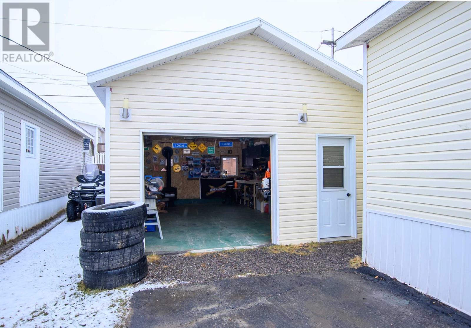 4027 Harrie Lake Drive, Labrador City, Newfoundland & Labrador  A2V 2S5 - Photo 5 - 1297796