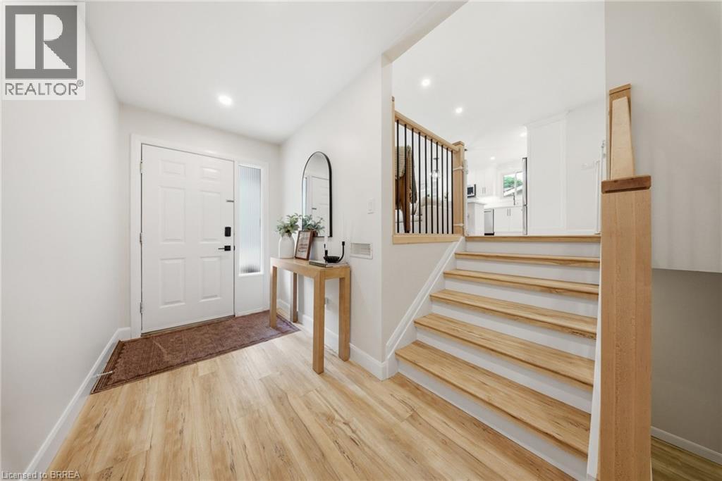 23 Myrtleville Drive, Brantford, Ontario  N3V 1B8 - Photo 4 - 40828957