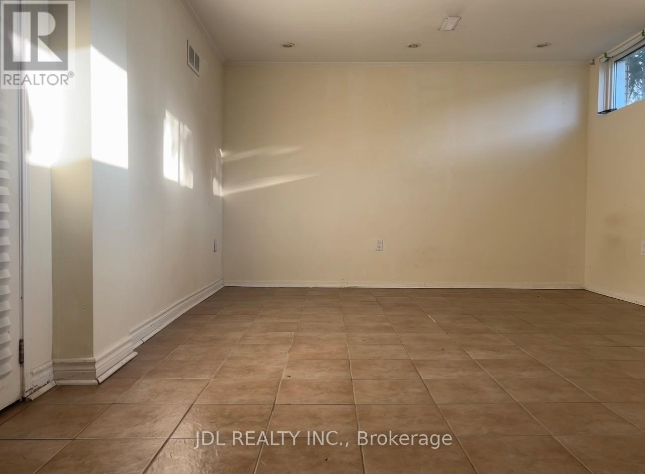 Bsmt Unit A - 23 Pineway Blvd Boulevard, Toronto, Ontario  M2H 1A3 - Photo 4 - C13153484