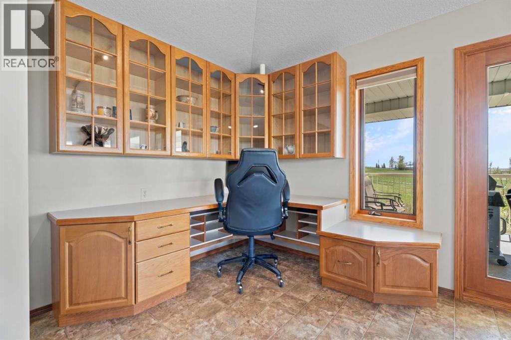 434183 2 Street E, Rural Foothills County, Alberta  T1S 6B3 - Photo 10 - A2309480