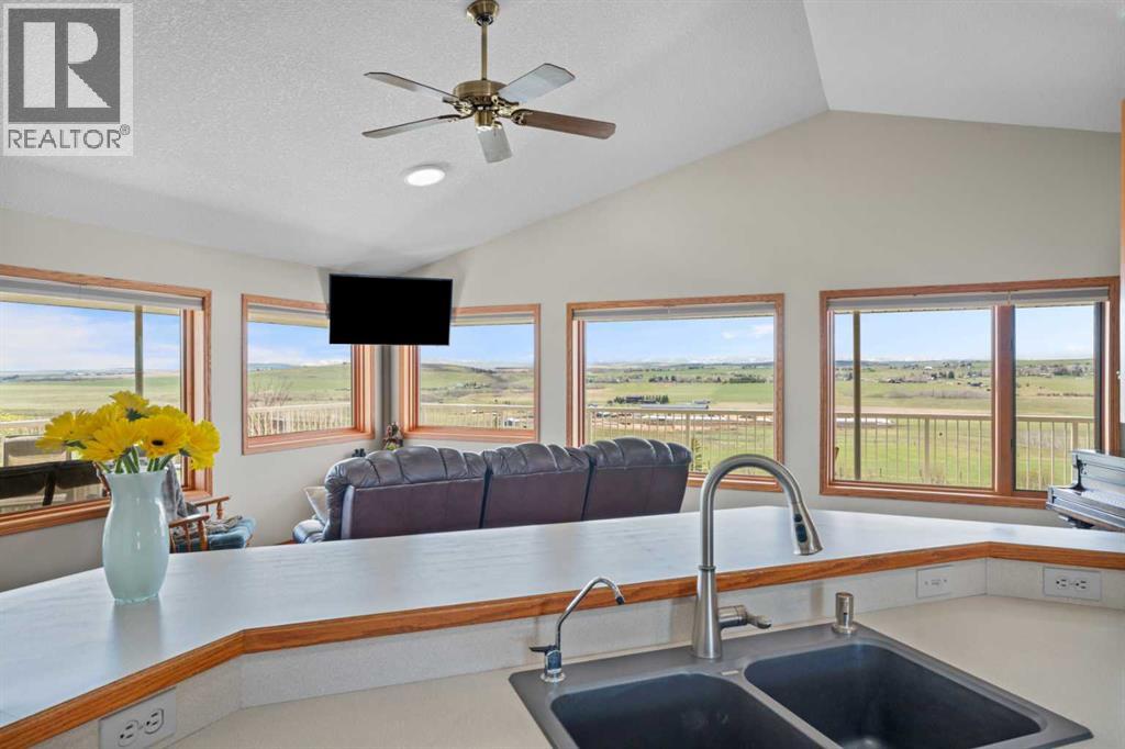 434183 2 Street E, Rural Foothills County, Alberta  T1S 6B3 - Photo 7 - A2309480
