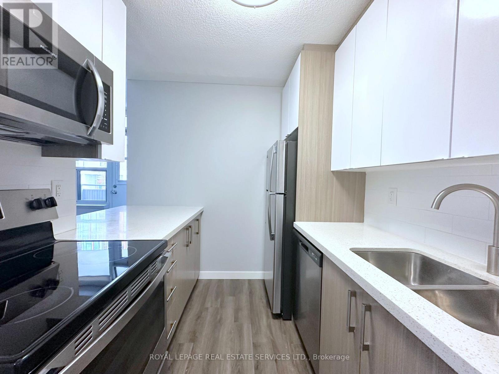 915 - 255 Main Street, Toronto, Ontario  M4C 4X2 - Photo 3 - E13153492
