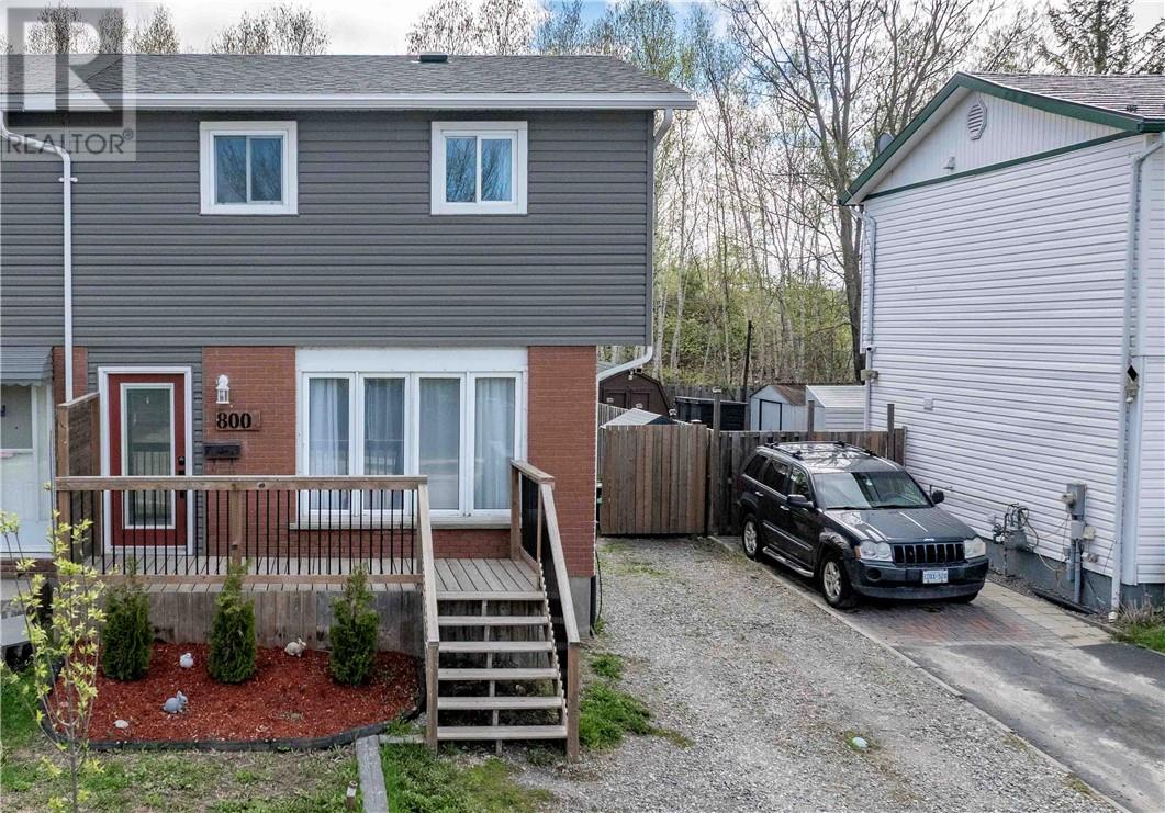 800 Cambrian Heights, Sudbury, Ontario  P3C 5L8 - Photo 2 - 2127933